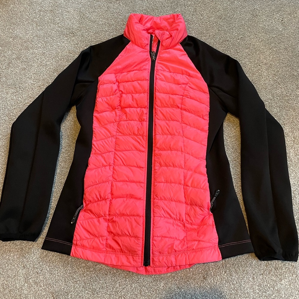 32 Degrees Ultra Light Weight Full Zipper Jacket. Pink and Black.